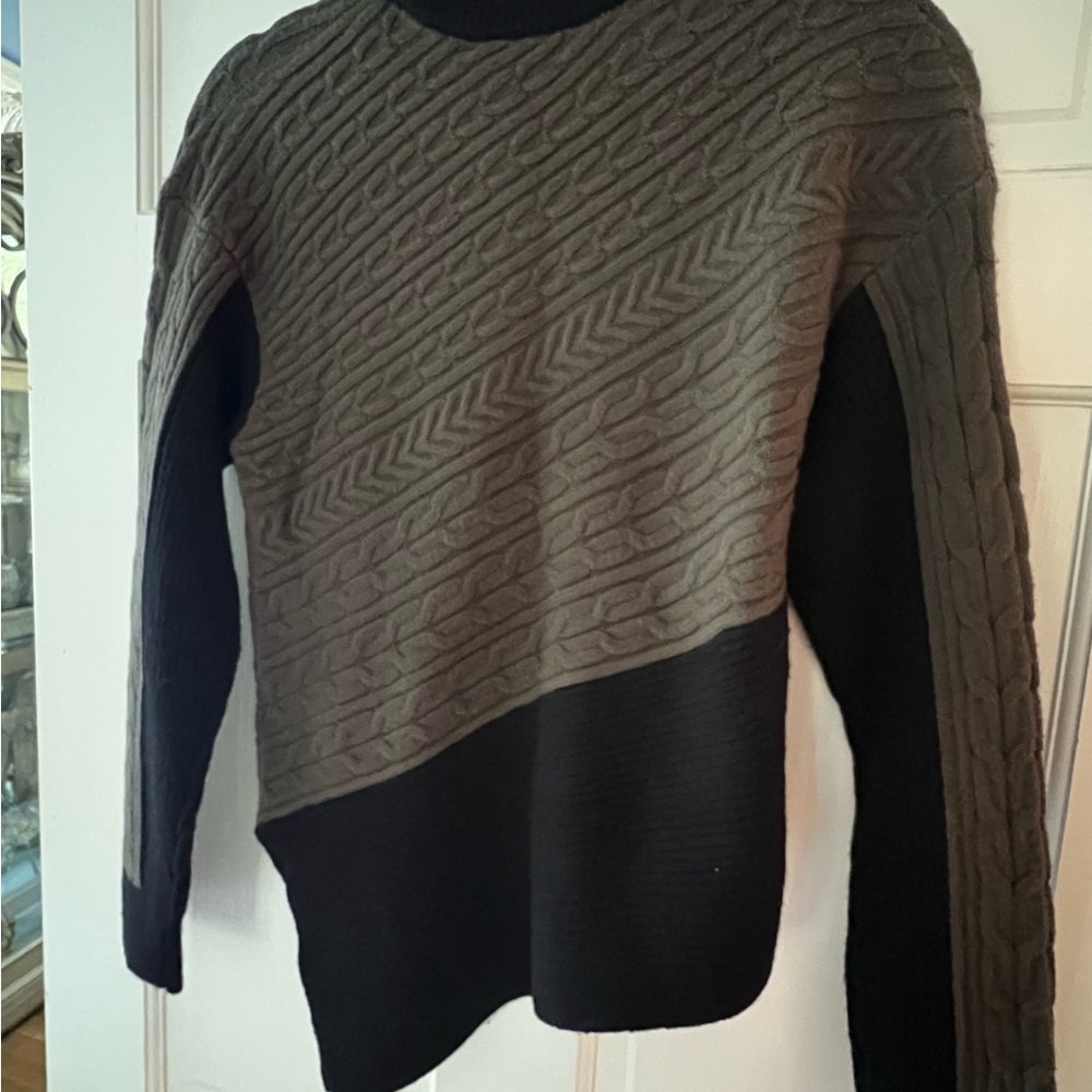 Sweater - Picture 7 of 9
